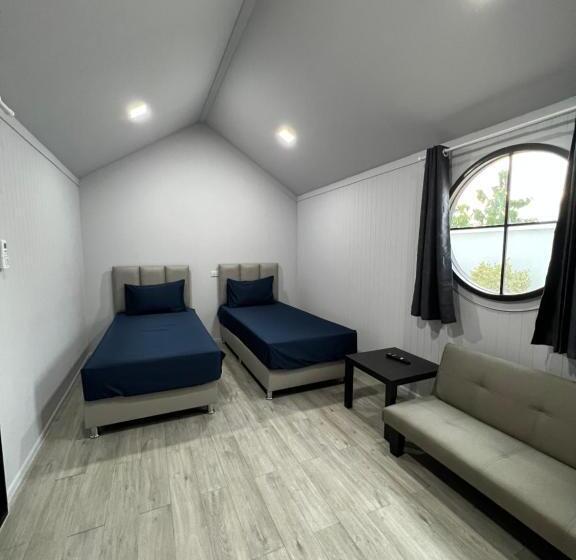 이코노미 트리플 룸, Chics Resort ชิคส์รีสอร์ท