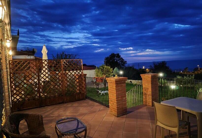 Standard Triple Room with Terrace, B&b Antico Casale