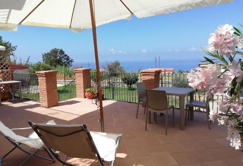 Standard Triple Room with Terrace, B&b Antico Casale