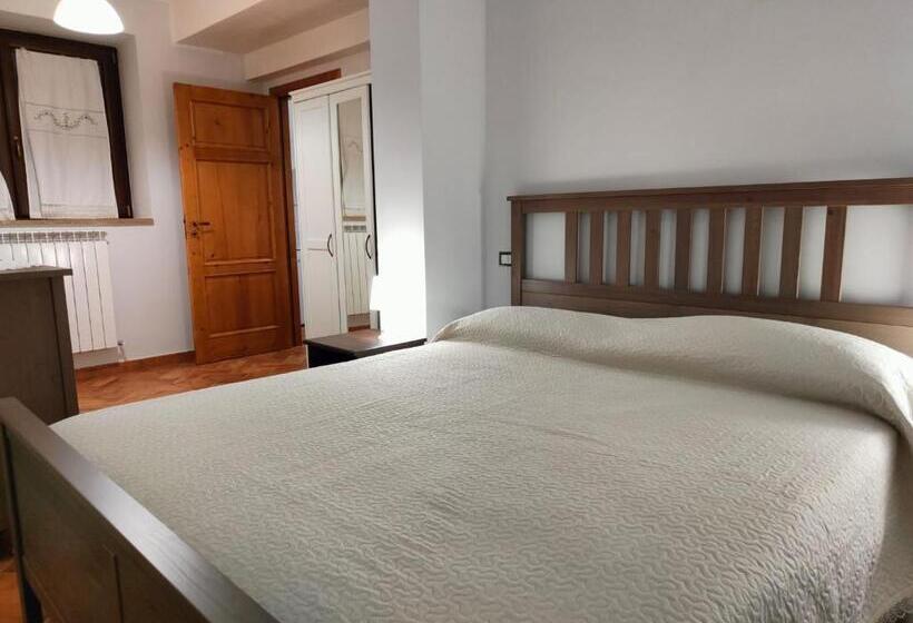 اتاق استاندارد چهارنفره با چشم‌انداز باغ, B&b Antico Casale