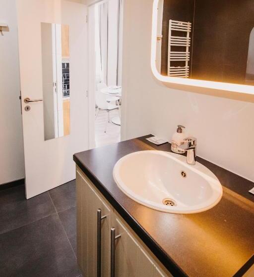 استودیوی استاندارد, Central And Cozy In Brussels