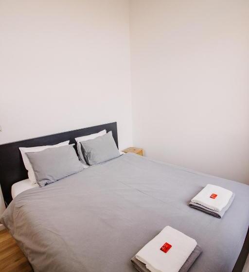 استودیوی استاندارد, Central And Cozy In Brussels