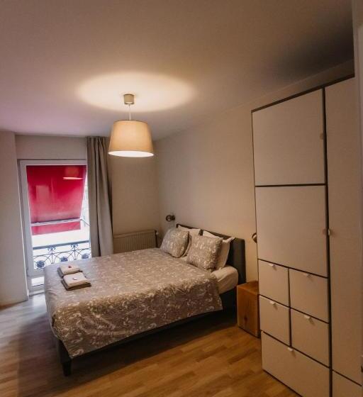 آپارتمان 3 خوابه, Central And Cozy In Brussels