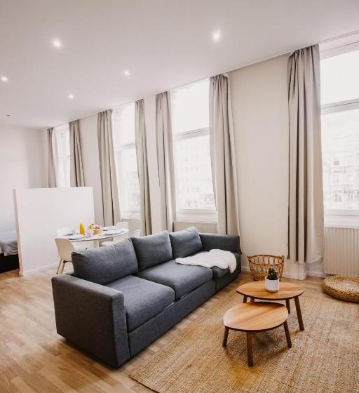 استودیوی استاندارد, Central And Cozy In Brussels