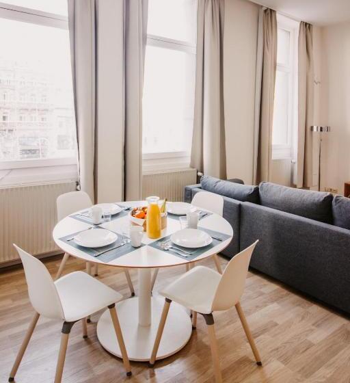 استودیوی استاندارد, Central And Cozy In Brussels