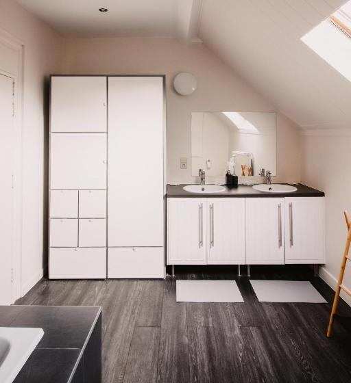 آپارتمان 2 خوابه, Central And Cozy In Brussels