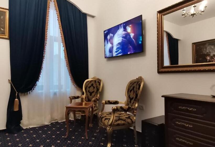 اتاق استاندارد با تخت بزرگ, Weiss Little Palace