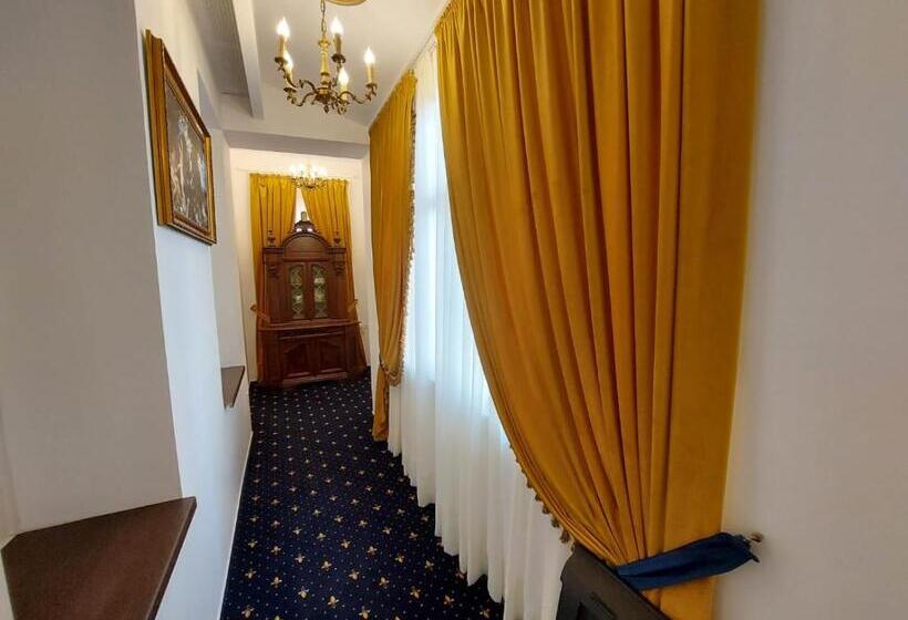 اتاق استاندارد با تخت بزرگ, Weiss Little Palace
