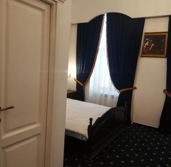 اتاق استاندارد با تخت بزرگ, Weiss Little Palace