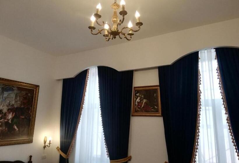 اتاق استاندارد با تخت بزرگ, Weiss Little Palace