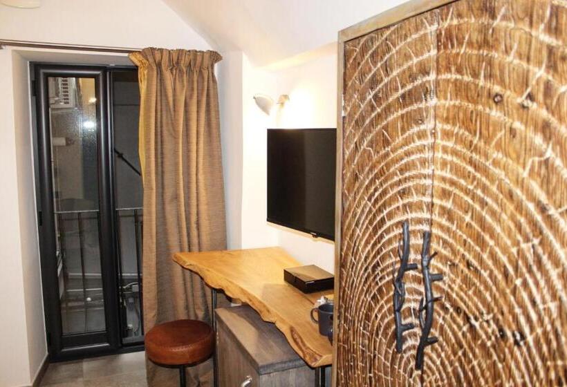 سوییت جونیور با بالکن, B&b Quispaccanapoli