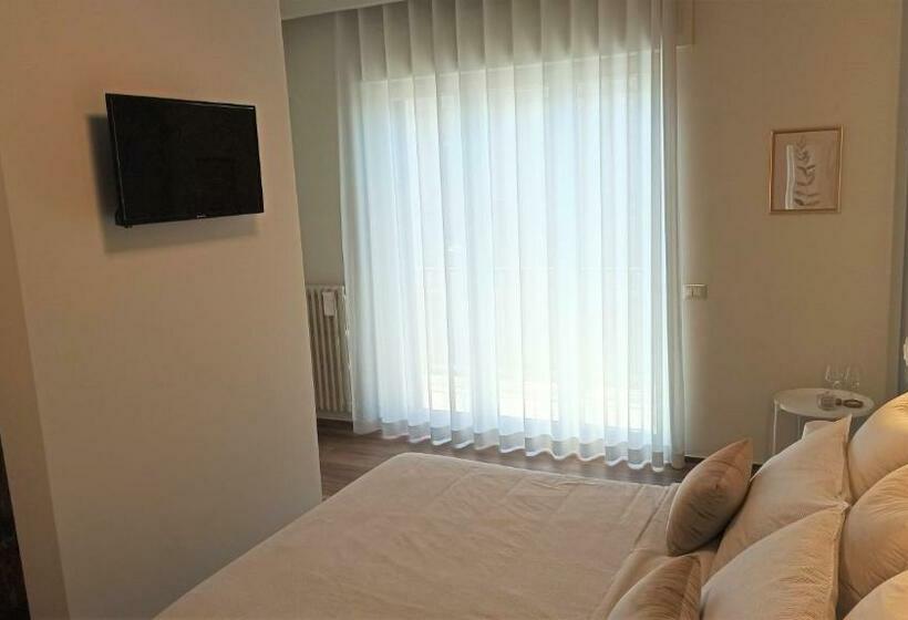 اتاق لوکس با بالکن, Casa Dalè