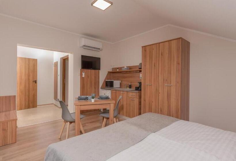 آپارتمان 1 خوابه با بالکن, Hídfő Apartman Nyugalom Szigetei