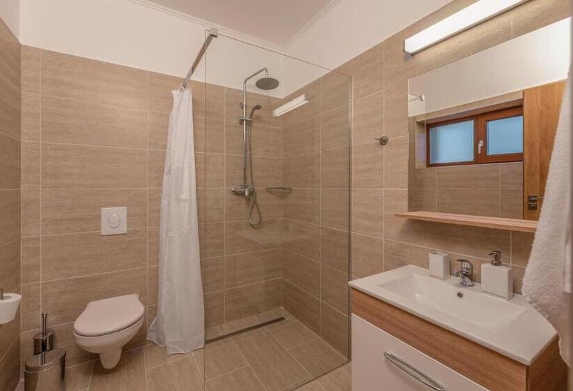 آپارتمان 1 خوابه با بالکن, Hídfő Apartman Nyugalom Szigetei