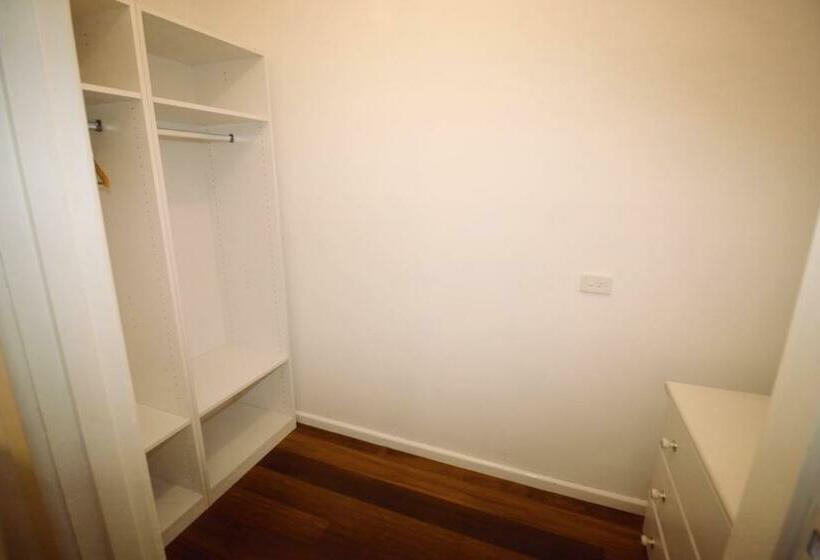 اتاق لوکس, Sunny House   Melbourne Airport Home