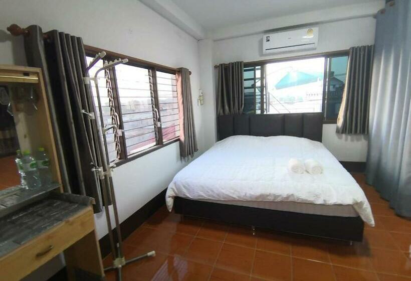 트리플 스탠다드 전망룸, บ้านพรศรี Homestay