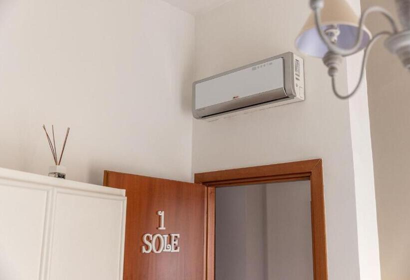 اتاق استاندارد سه تخته با بالکن, B&b Della Stazione