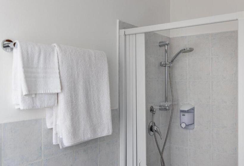 اتاق استاندارد سه تخته با بالکن, B&b Della Stazione