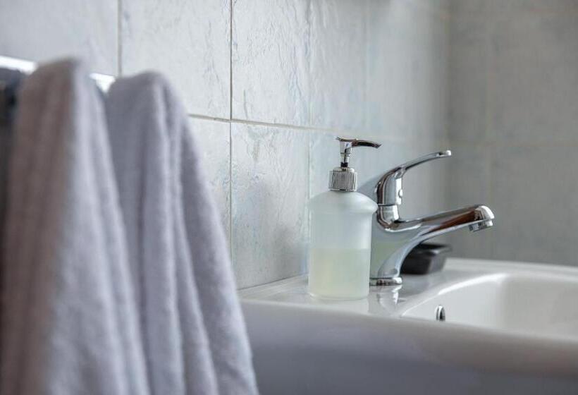 اتاق استاندارد سه تخته با بالکن, B&b Della Stazione