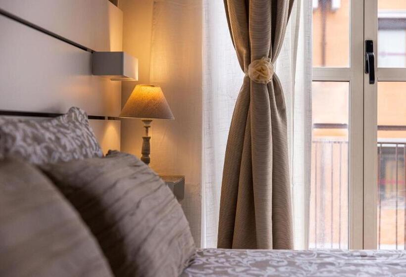 اتاق استاندارد سه تخته با بالکن, B&b Della Stazione