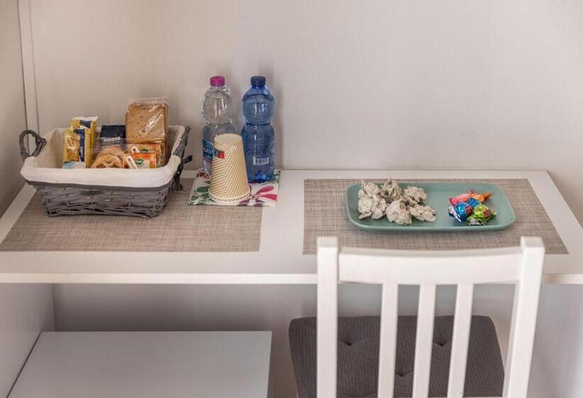 اتاق لوکس با بالکن, B&b Della Stazione