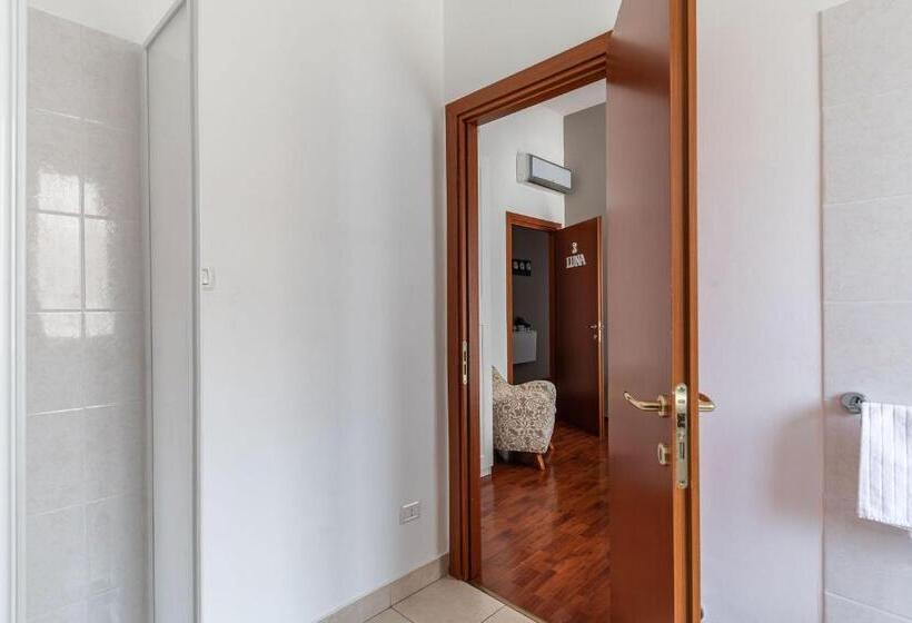 اتاق لوکس با بالکن, B&b Della Stazione