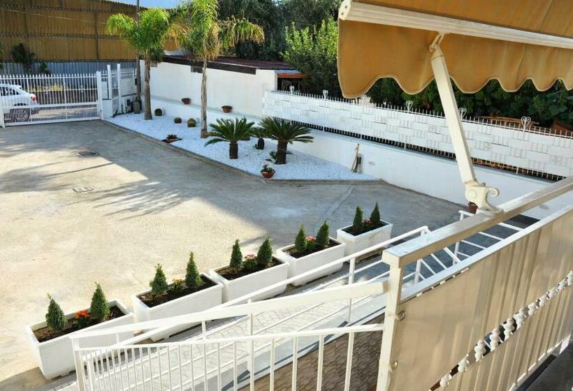 اتاق استاندارد چهارنفره با چشم‌انداز باغ, B&b Le Due Rose