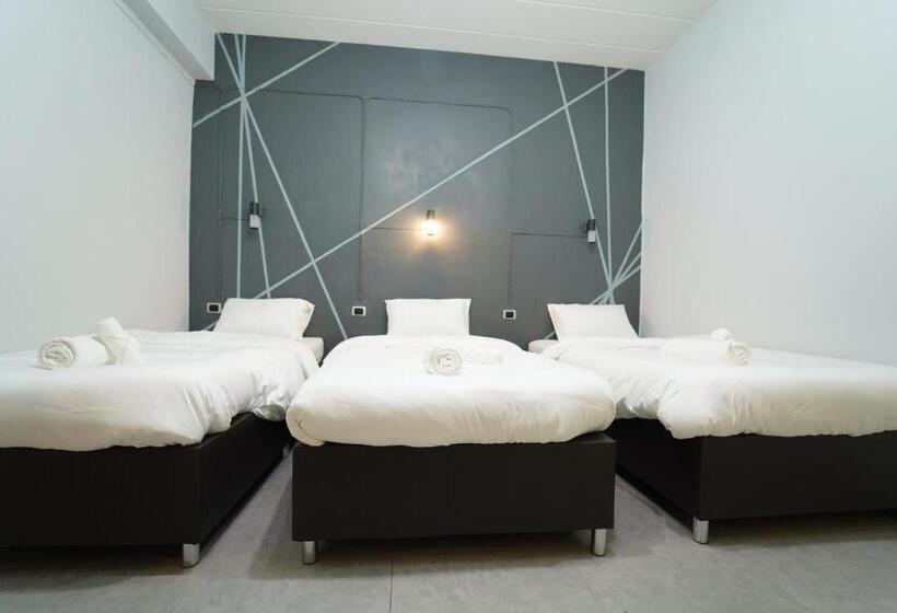 اتاق استاندارد سه تخته با سرویس بهداشتی مشترک, Chillax Khaosok Hostel   Sha Certified