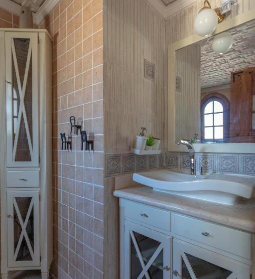 سوییت جونیور با بالکن, El Cortijo & Spa