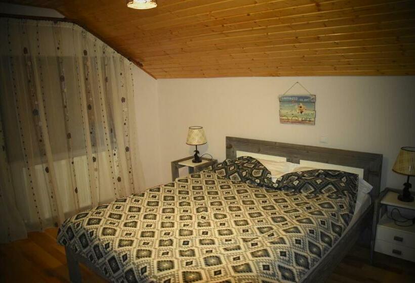חדר סטנדרט עם מרפסת, Casa Smeilor Horezu