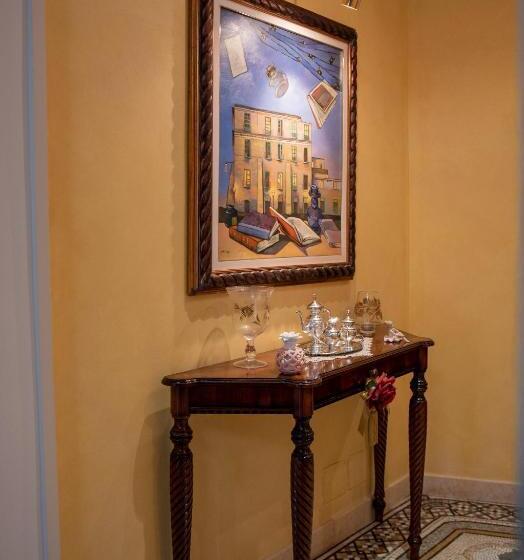 آپارتمان 2 خوابه, Solimena House