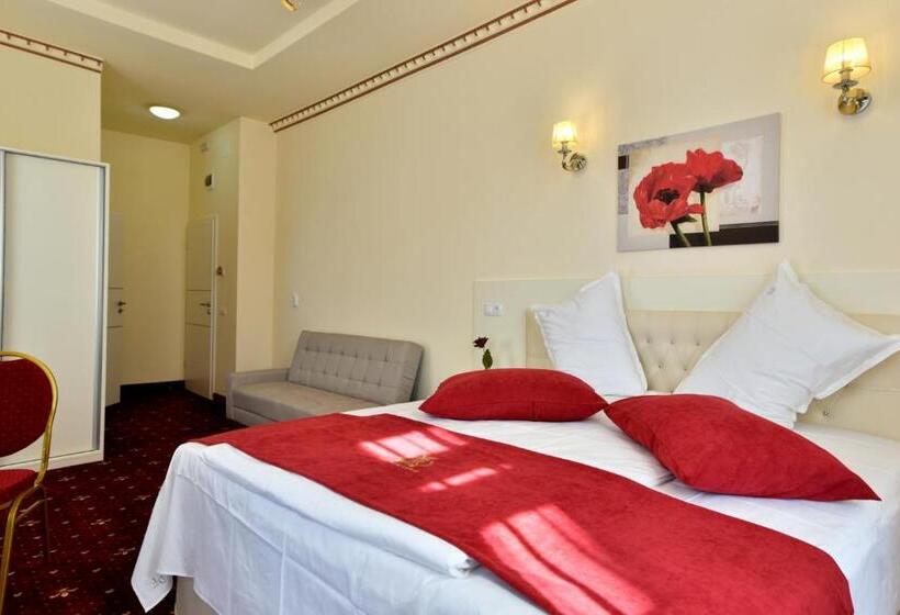 اتاق استاندارد سه نفره, Top Royal Central Brasov
