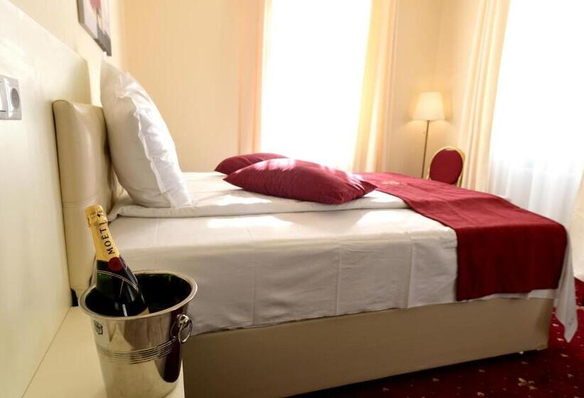 اتاق استاندارد سه نفره, Top Royal Central Brasov