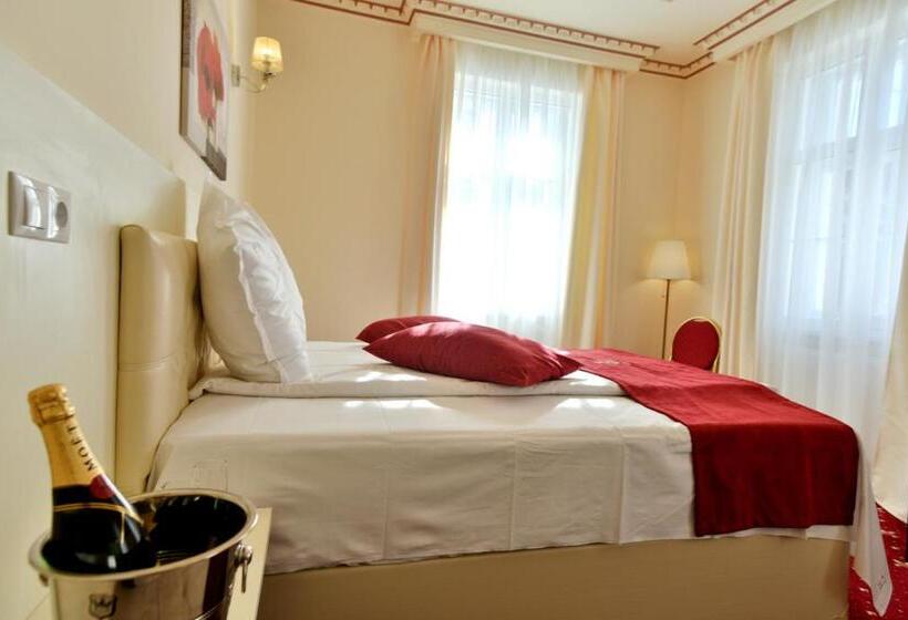 اتاق استاندارد سه نفره, Top Royal Central Brasov