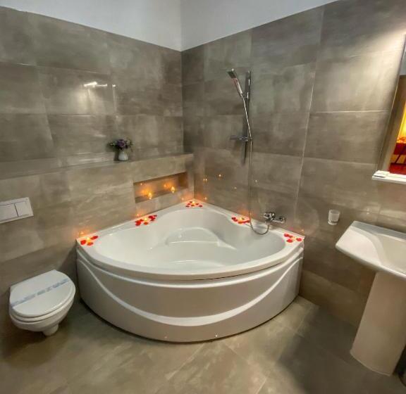 اتاق لوکس چهار تخته, Top Royal Central Brasov
