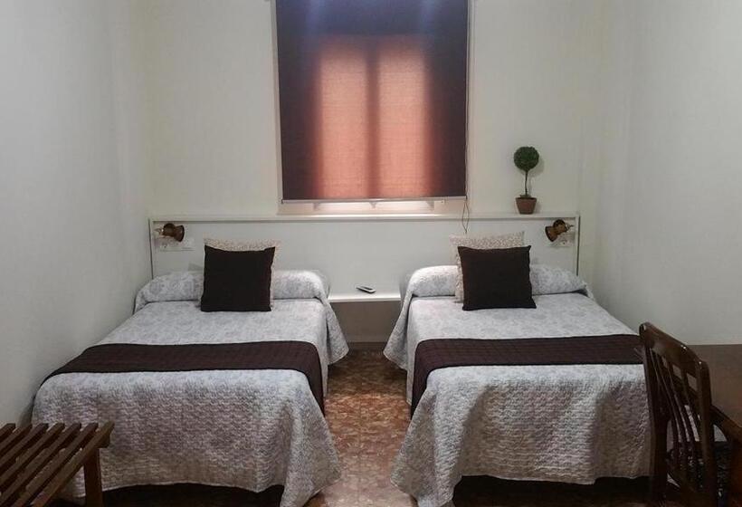 اتاق راحتی سه تخته, H Los Molinos At