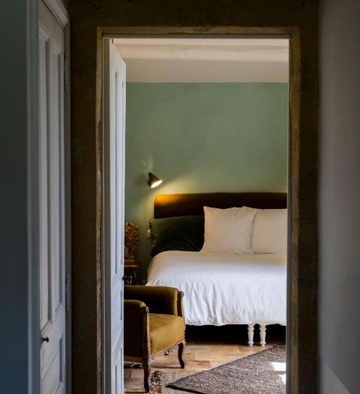 Deluxe Suite King Bed, Le Domaine Des Oréades