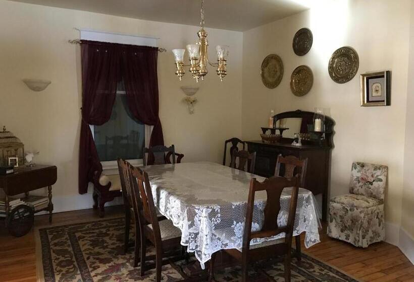 خانه 4 خوابه, Lionheart Guest House