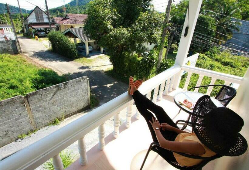 اتاق استاندارد با چشم‌انداز کوهستان, Sun & Sea Nai Yang Phuket