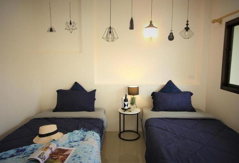 اتاق استاندارد با چشم‌انداز کوهستان, Sun & Sea Nai Yang Phuket