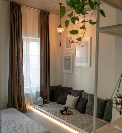 اتاق لوکس, Mai Ram Yoga House