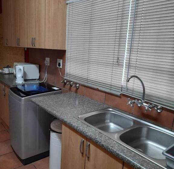 اتاق خانوادگی, Platberg Self Catering