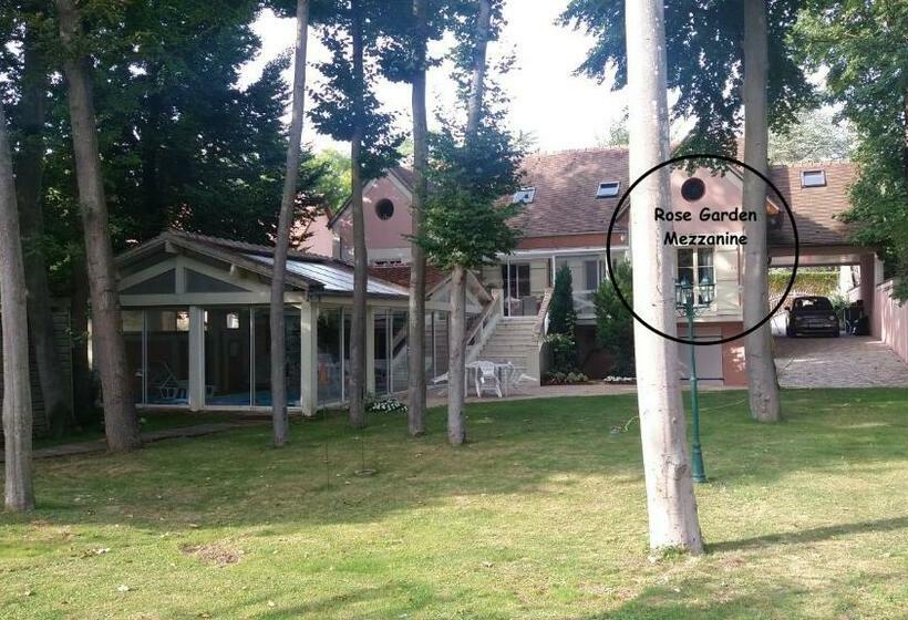 اتاق استاندارد با چشم‌انداز باغ, Rose Garden Mezzanine