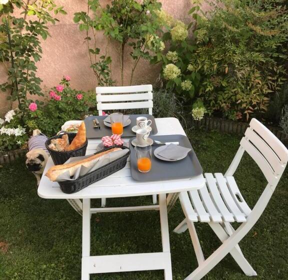 اتاق استاندارد با چشم‌انداز باغ, Rose Garden Mezzanine