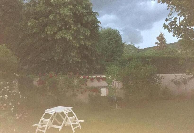 اتاق استاندارد با چشم‌انداز باغ, Rose Garden Mezzanine