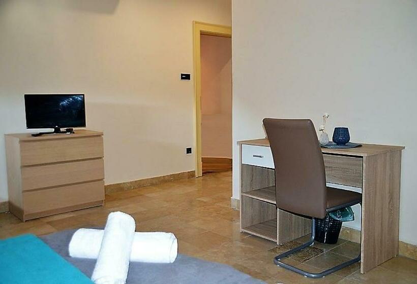 استودیوی استاندارد, Downtown Apartments With Shared Kitchen