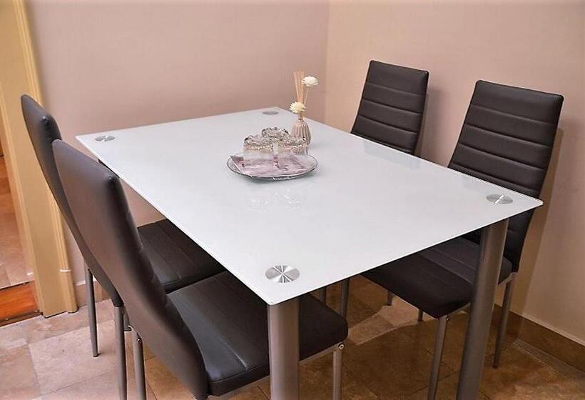 استودیوی استاندارد, Downtown Apartments With Shared Kitchen