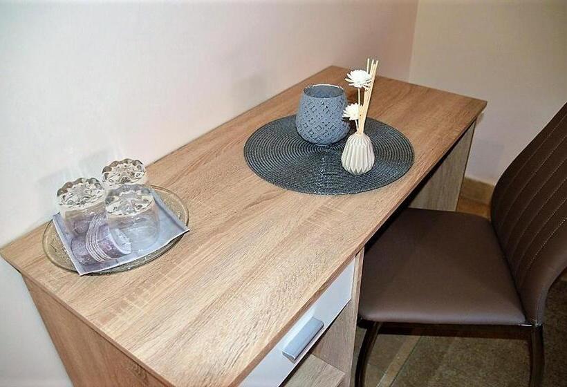 استودیوی استاندارد, Downtown Apartments With Shared Kitchen
