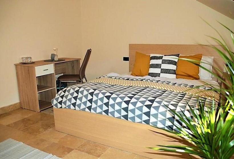 استودیوی استاندارد, Downtown Apartments With Shared Kitchen