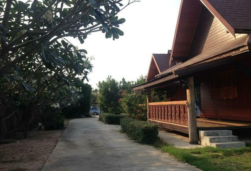 اتاق خانوادگی, Baan Tawan Shine Surin